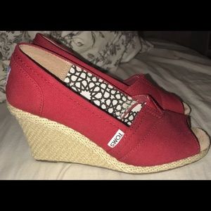 Toms wedges